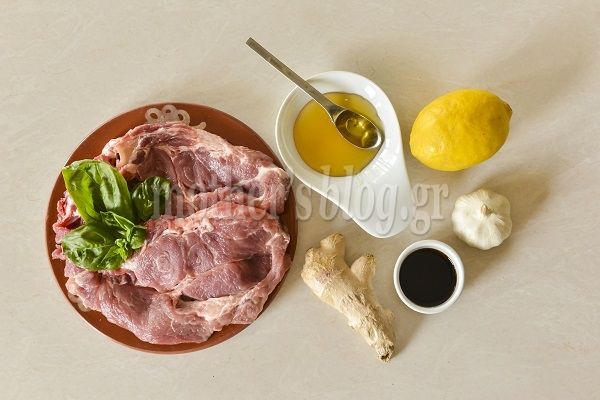 Νοστιμιές! Χοιρινές μπριζόλες με τζίντζερ, μέλι και σάλτσα σόγιας από τον Γιώργο Γεράρδο