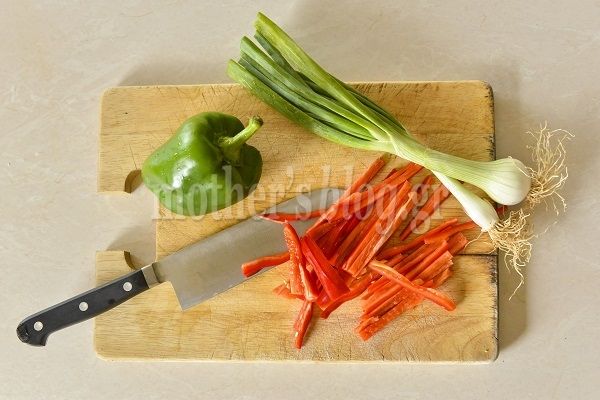 Νοστιμιές! Χοιρινές μπριζόλες με τζίντζερ, μέλι και σάλτσα σόγιας από τον Γιώργο Γεράρδο