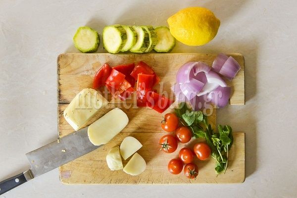 Σουβλάκια λαχανικών με χαλούμι και δυόσμο, από το Γιώργο Γεράρδο!