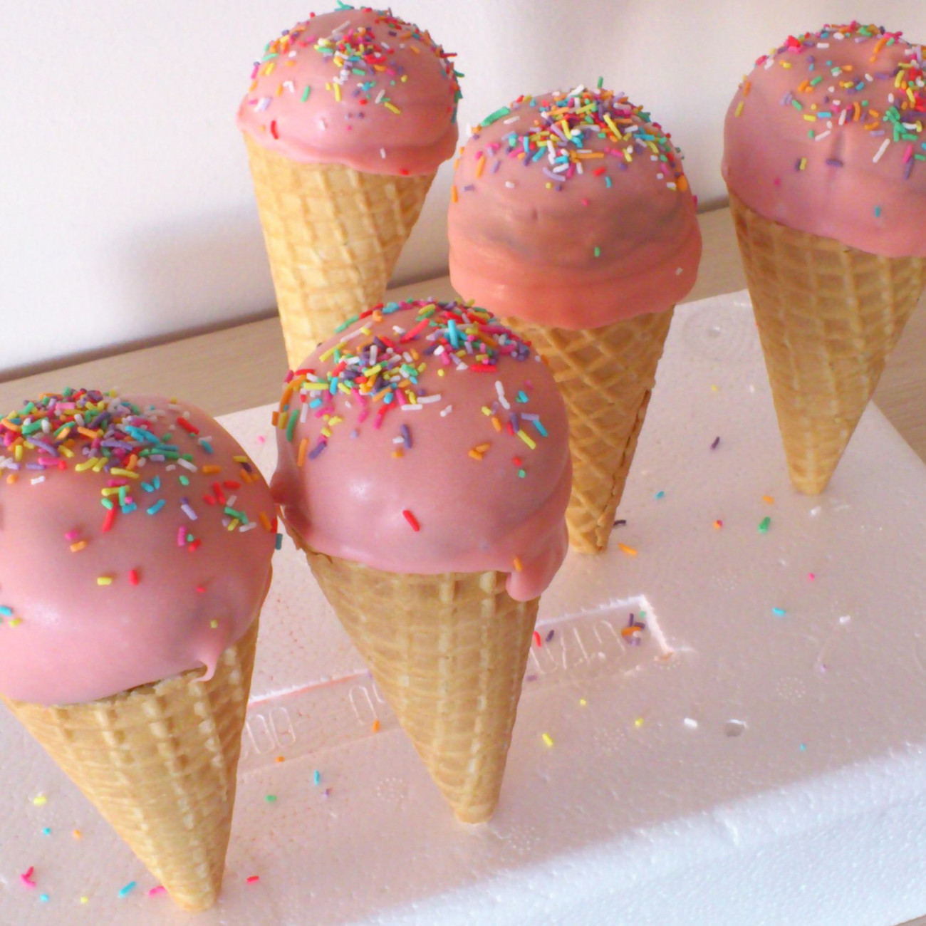 Cake pops σαν παγωτό (εικόνες & βίντεο)