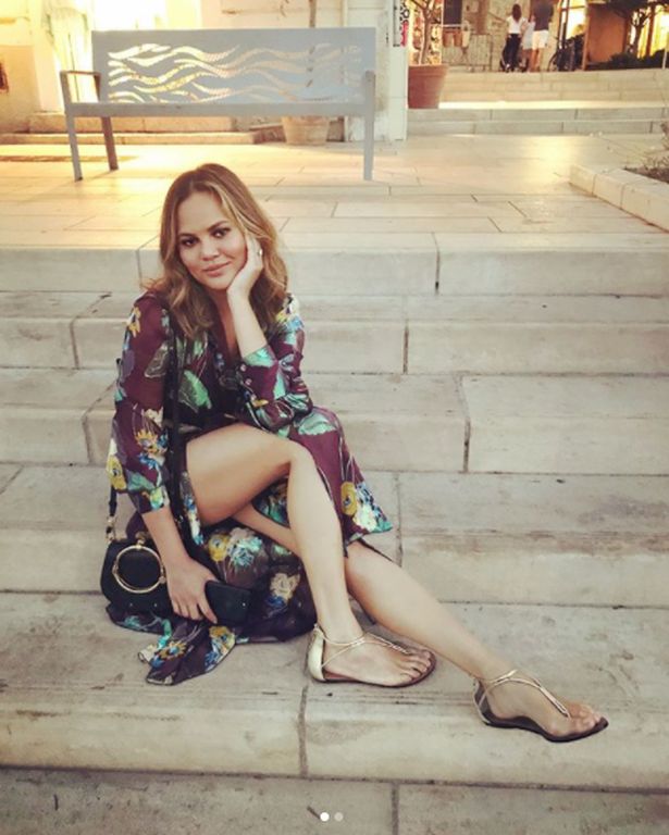 Chrissy Teigen: Αυτή είναι η παπαράτσι φωτογραφία που την έκανε έξω φρενών (pics)