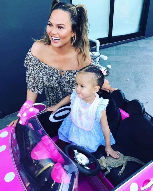 Chrissy Teigen: Αυτή είναι η παπαράτσι φωτογραφία που την έκανε έξω φρενών (pics)