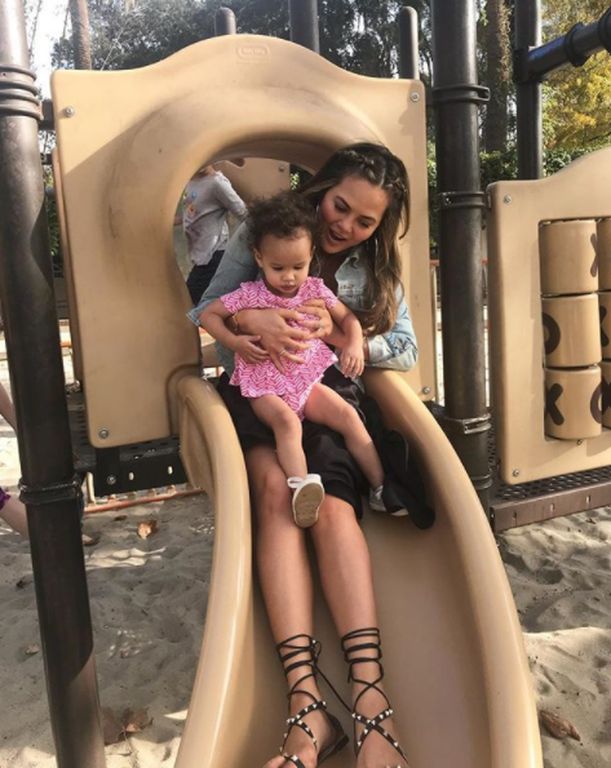 Chrissy Teigen: Αυτή είναι η παπαράτσι φωτογραφία που την έκανε έξω φρενών (pics)