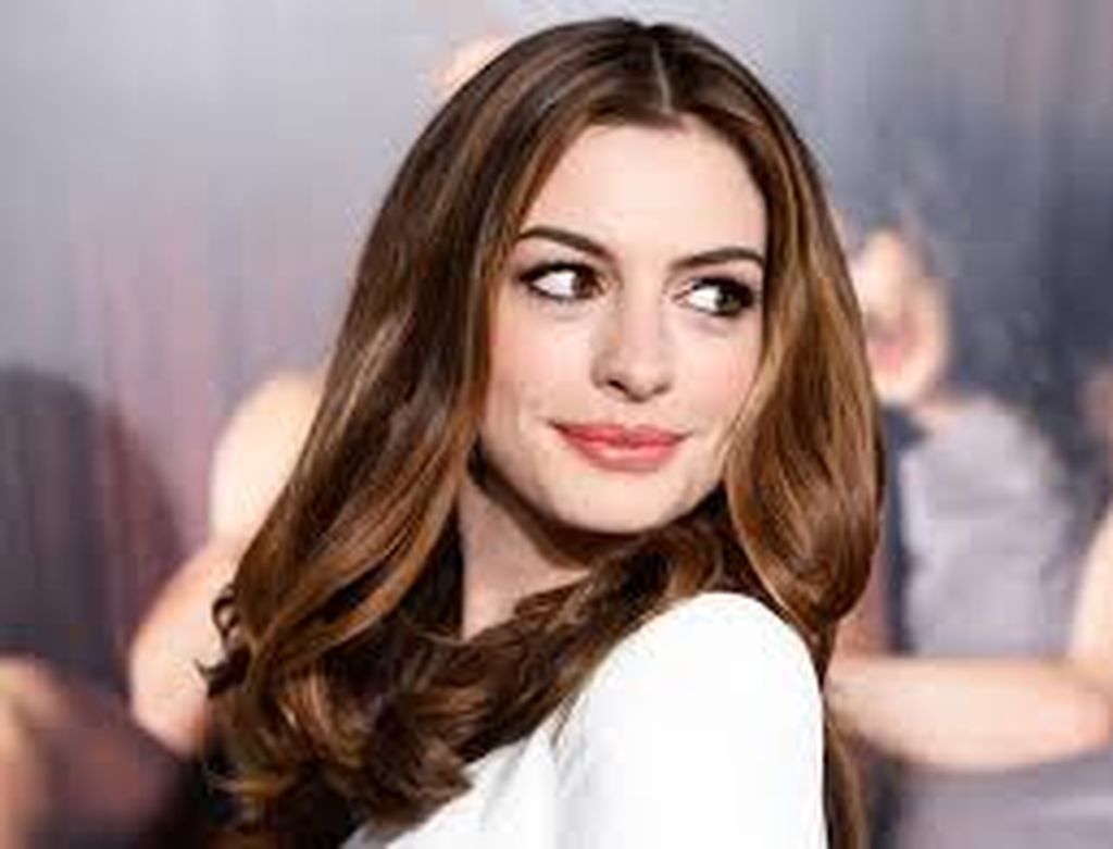8. Anne Hathaway (μητέρα του Jonathon)
"Απο την ηλικία των 16 ήθελα να γίνω μητέρα. Ακόμα και τότε, όμως, ήξερα ότι έπρεπε κάπως να συνδυάσω την μητρότητα με την εργασία."
