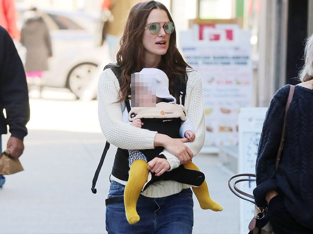9. Keira Knightley (περιμένοντας την κόρη της Edie)
«Αυτό που με δυσκόλεψε περισσότερο είναι η αυπνία και παράλληλα με εντυπωσίασε η ικανότητά μου να συνεχίζω χωρίς ύπνο. Παράλληλα, υπήρχαν μέρες που με κοιτούσα στον καθρέφτη και αναρωτιόμουν γιατί να μη