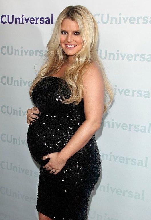 8. Jessica Simpson (μητέρα του Ace και της Maxwell)
«Οι άνθρωποι συνηθίζουν να λένε ότι οι εγκυμονούσες λάμπουν. Εγώ λέω ότι λάμπουν από τον άπλετο ιδρώτα. Δεν υπάρχει χειρότερο πράγμα.»
