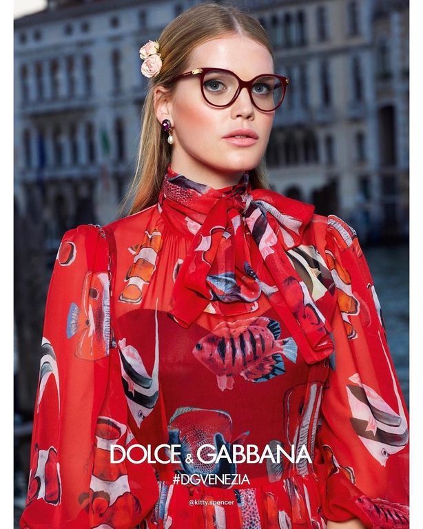 Lady Kitty Spencer: Μάθαμε τα πάντα για την ανιψιά της Diana που «έκλεψε» τις εντυπώσεις στον γάμο
