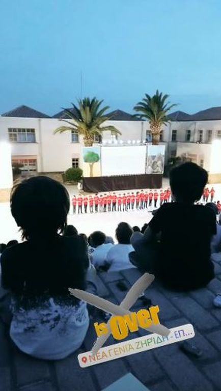 Σίσσυ Χρηστίδου: Βίντεο και φωτογραφίες από τη σχολική γιορτή των γιων της