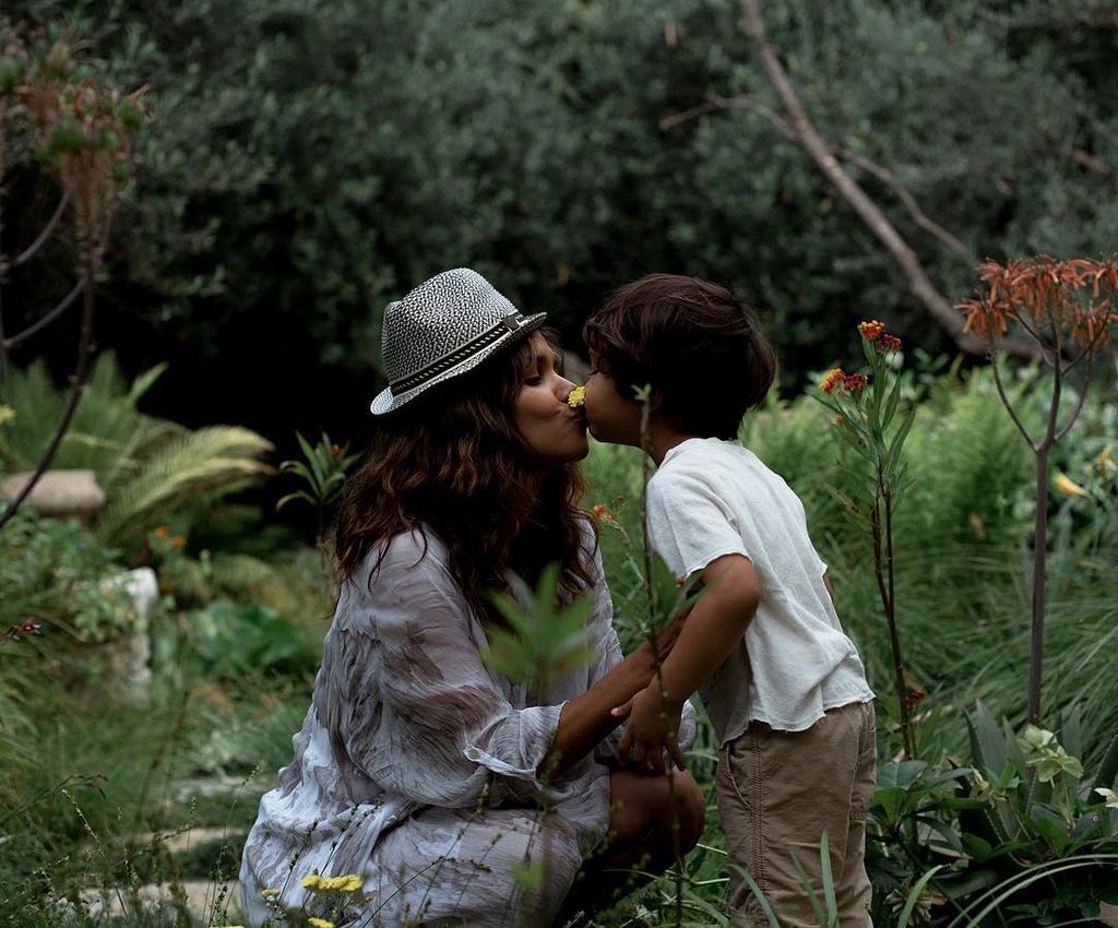 Halle Berry: Για αυτό το λόγο έδειξε το πρόσωπο του γιου της στο Instagram