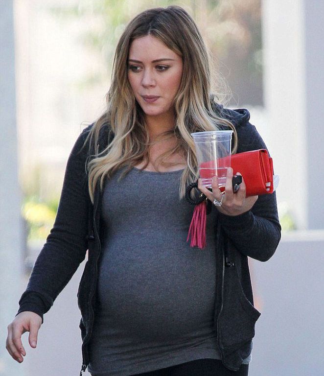 H Hillary Duff έγινε μανούλα στα 24 της