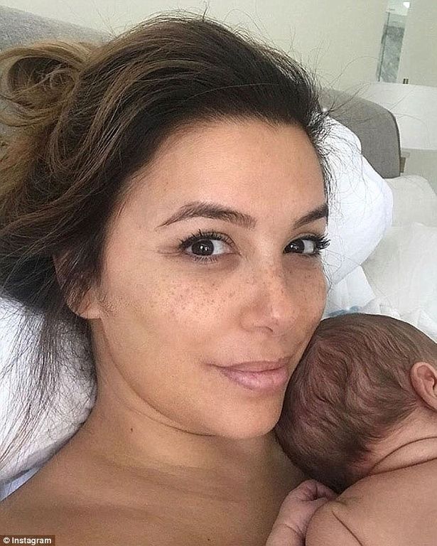 Eva Longoria: Ποζάρει με τον γιο της για εξώφυλλο περιοδικού και η φωτογραφία είναι φανταστική