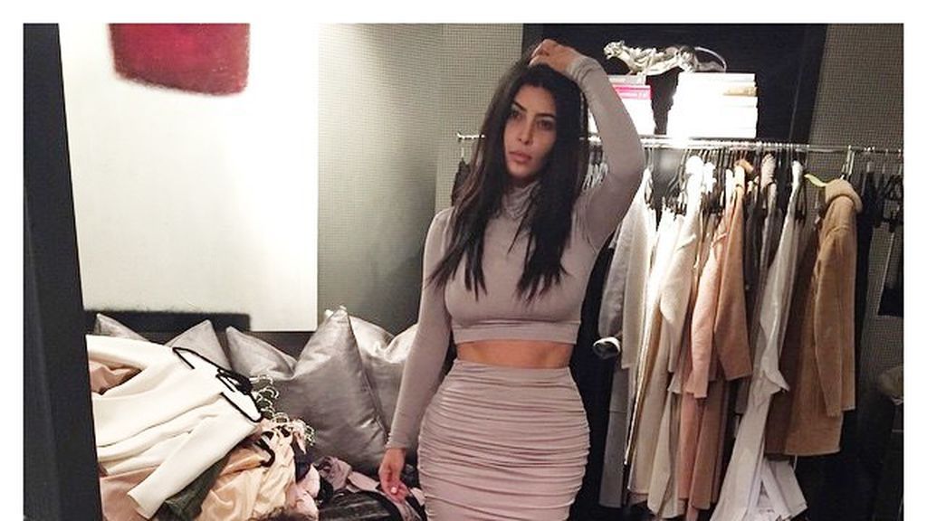Η Kim Kardashian προσέλαβε μοντέλα για να δοκιμάζουν τα ρούχα της ντουλάπας της (pics)