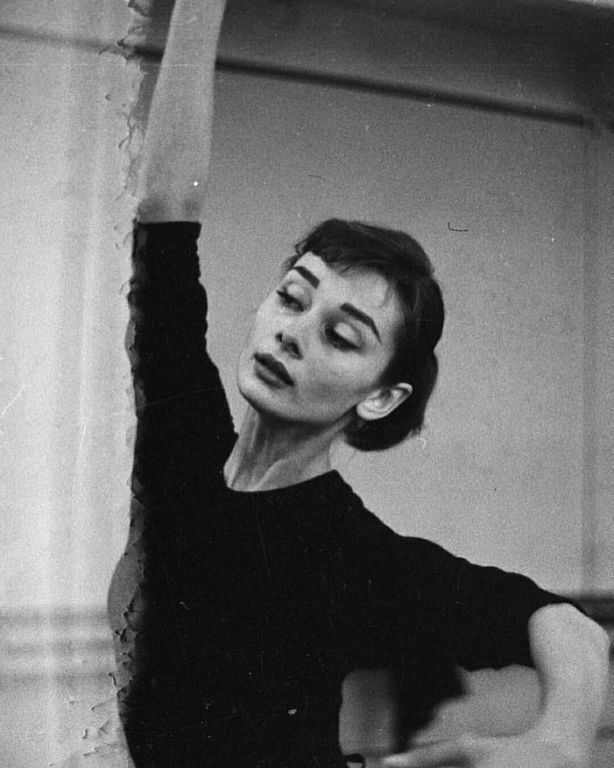 Κι όμως!Η παγκοσμίως φημισμένη Audrey Hepburn παρά το μόνιμο χαμόγελο της είχε αποβάλλει τρεις φορές