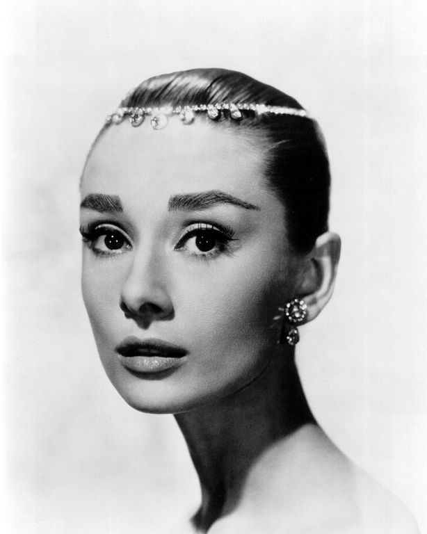 Κι όμως!Η παγκοσμίως φημισμένη Audrey Hepburn παρά το μόνιμο χαμόγελο της είχε αποβάλλει τρεις φορές