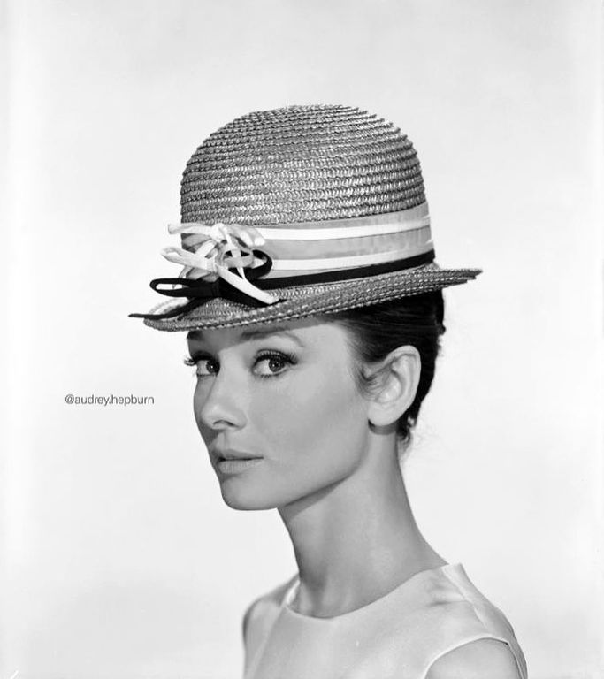 Κι όμως!Η παγκοσμίως φημισμένη Audrey Hepburn παρά το μόνιμο χαμόγελο της είχε αποβάλλει τρεις φορές