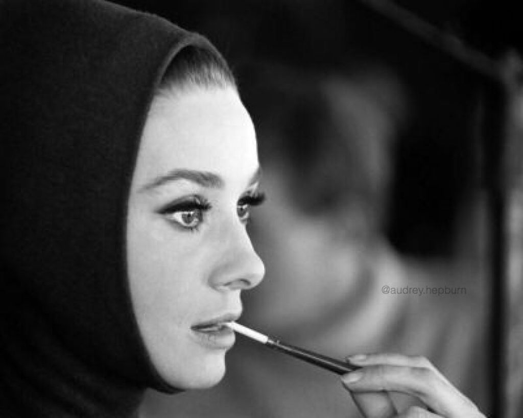 Κι όμως!Η παγκοσμίως φημισμένη Audrey Hepburn παρά το μόνιμο χαμόγελο της είχε αποβάλλει τρεις φορές