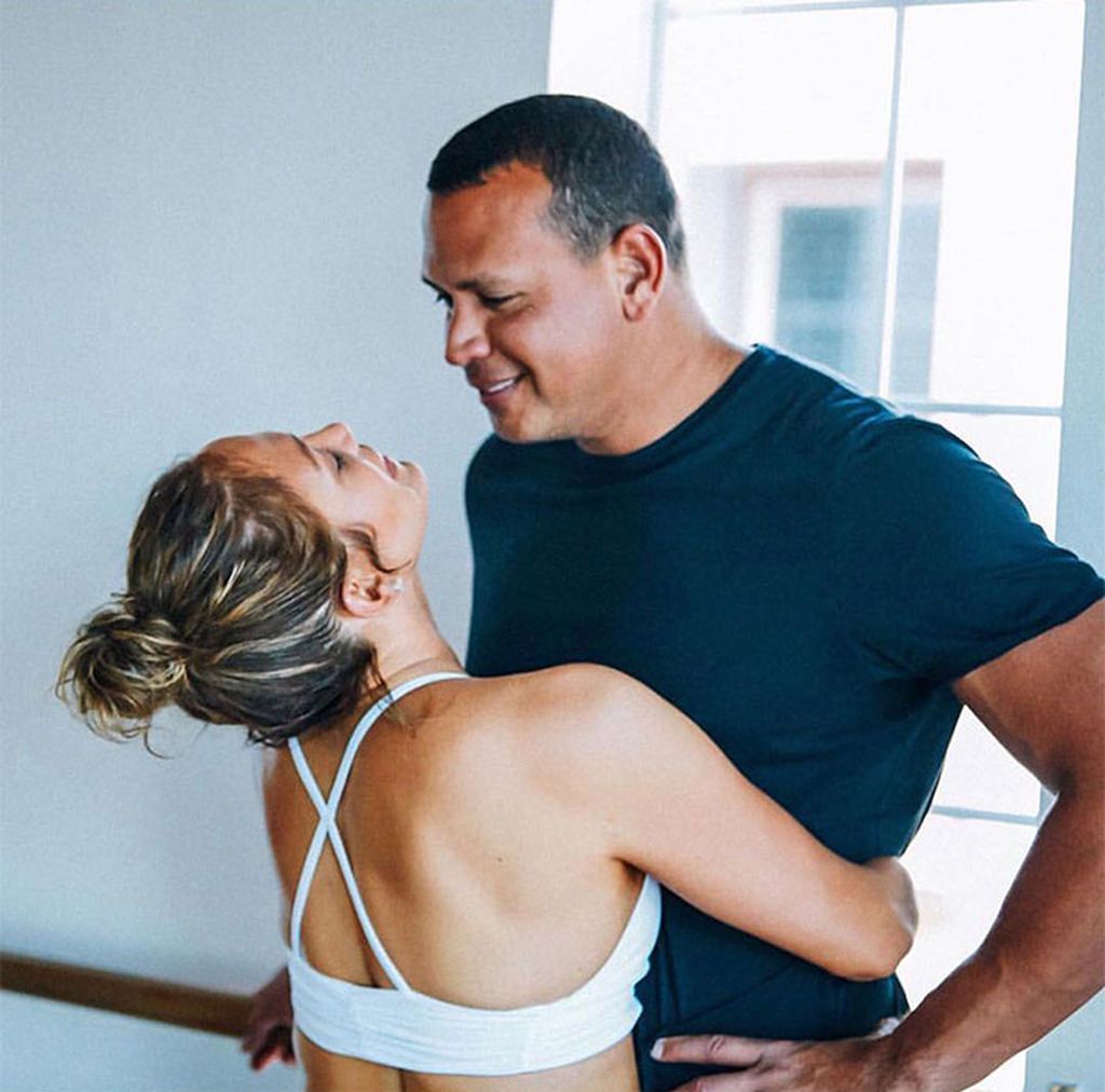 Jennifer Lopez: Δύσκολο να πιστέψεις ότι είναι 49 ετών βλέποντας αυτές τις φωτογραφίες της (pics)