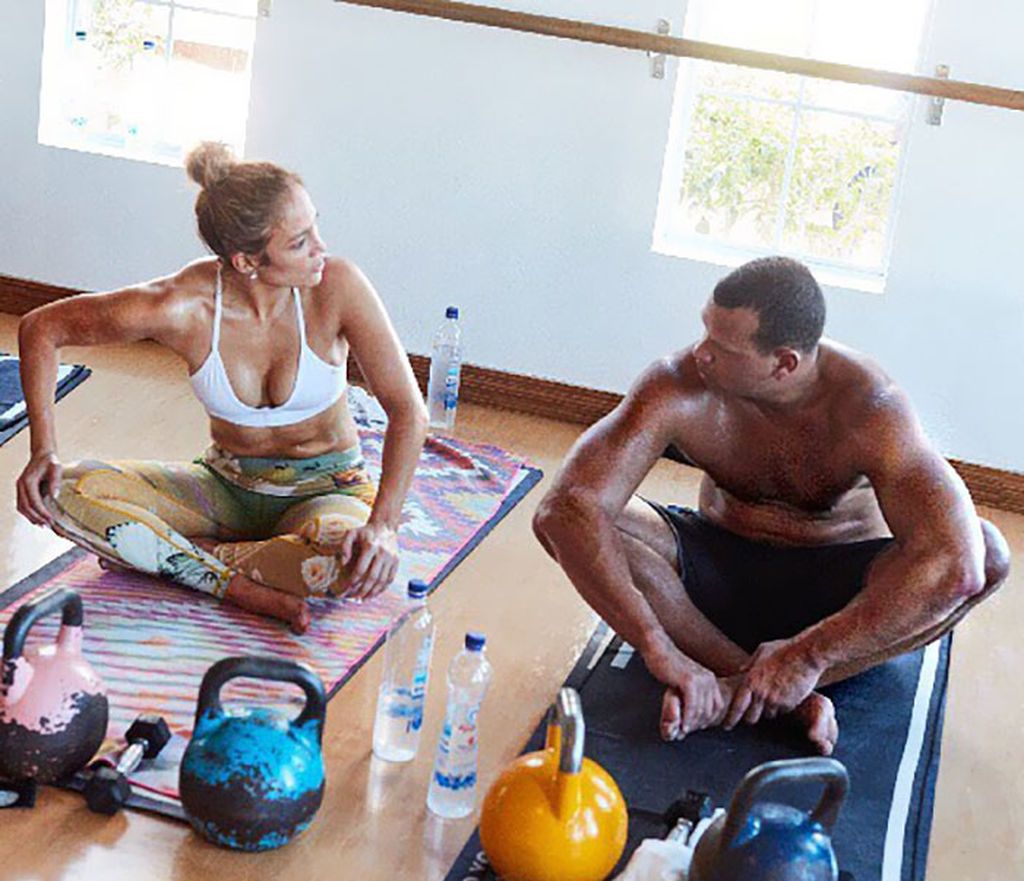 Jennifer Lopez: Δύσκολο να πιστέψεις ότι είναι 49 ετών βλέποντας αυτές τις φωτογραφίες της (pics)
