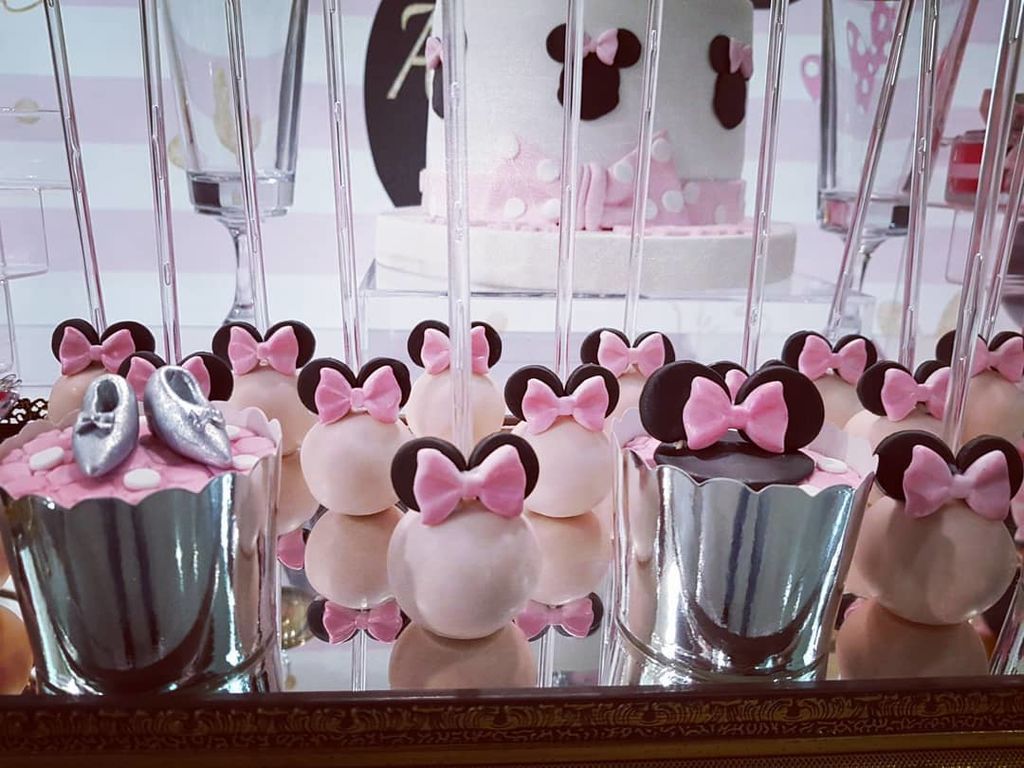 Η καλύτερη συνταγή για θεϊκά cake pops είναι αυτή (pics+vid)