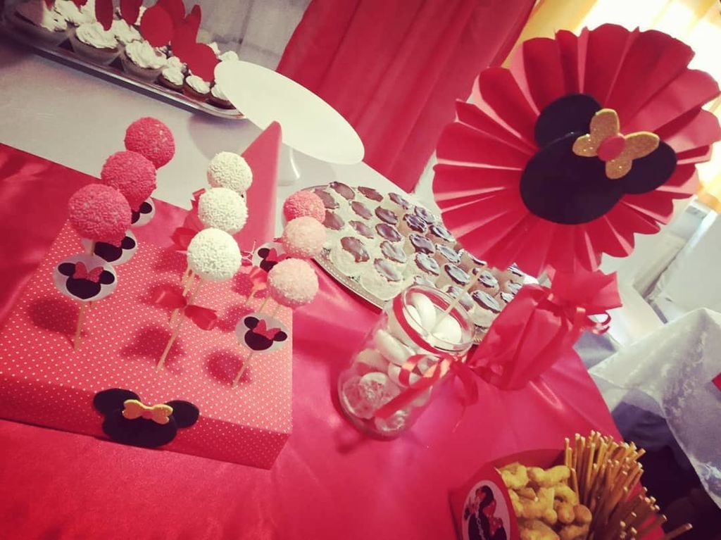 Η καλύτερη συνταγή για θεϊκά cake pops είναι αυτή (pics+vid)
