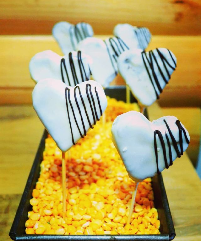 Η καλύτερη συνταγή για θεϊκά cake pops είναι αυτή (pics+vid)
