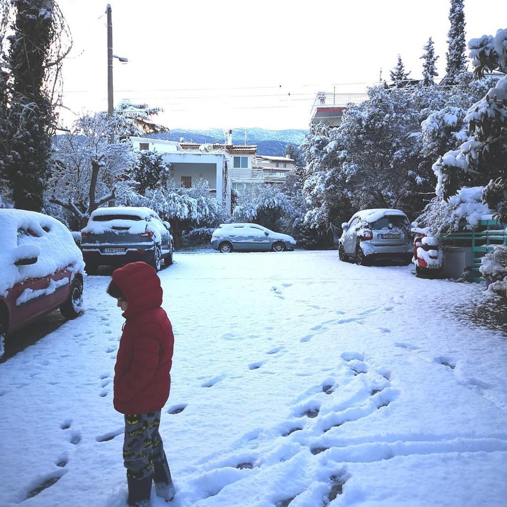 Κατερίνα Παπουτσάκη: «8:00 am #happyboy #perfectgift #maximaki #snow #letitsnow»