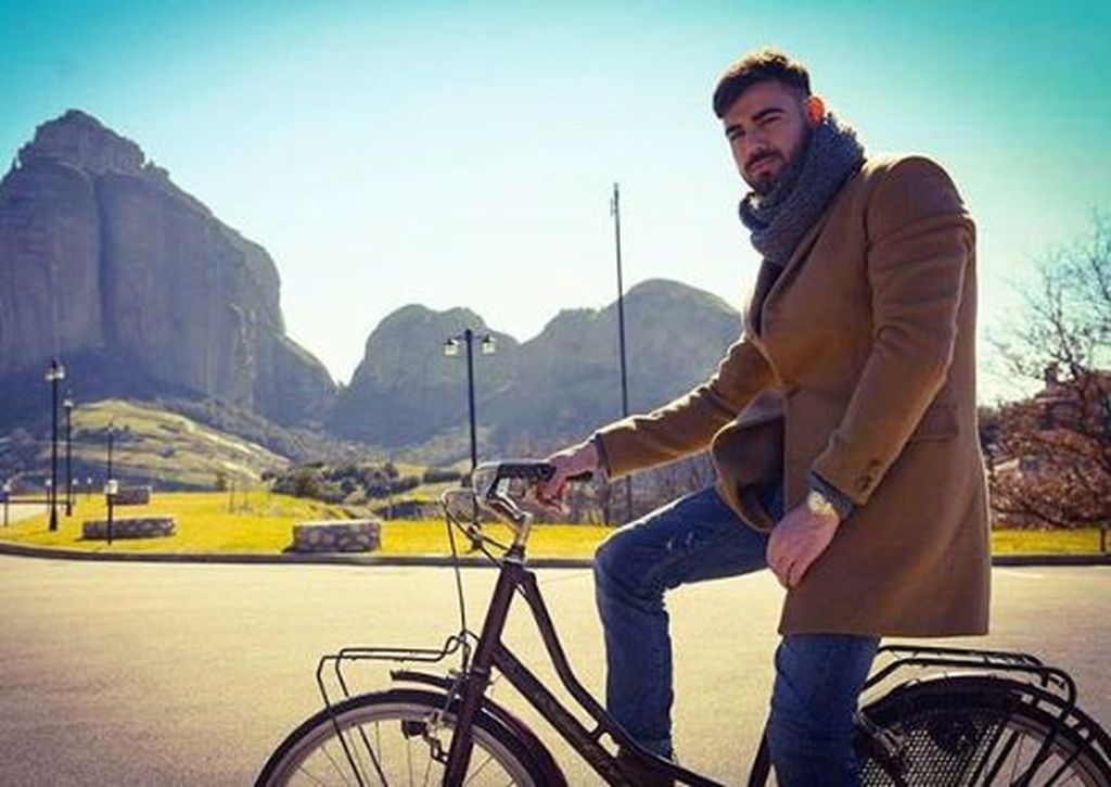Πολυδερόπουλος: Θα πάθετε πλάκα με τους κούκλους αδερφούς του “δολοφόνου” του Τατουάζ (vid &pics)
