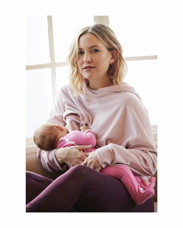 Η φωτογραφία της Kate Hudson να θηλάζει στην κόρη της στη δουλειά θα σε εμπνεύσει