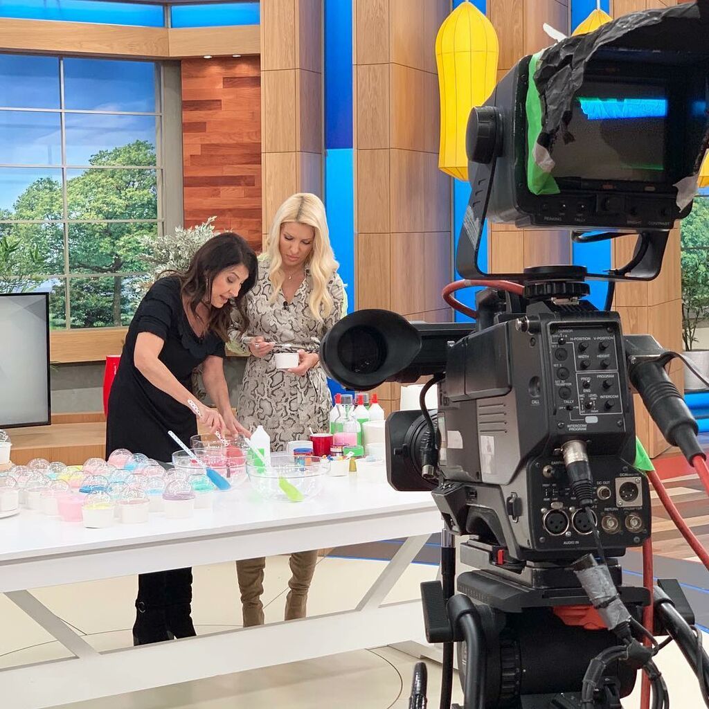 Φτιάξτε μόνες σας το πιο παιχνιδιάρικο… slime, έτσι όπως έδειξε η Ελένη Μενεγάκη (vids)