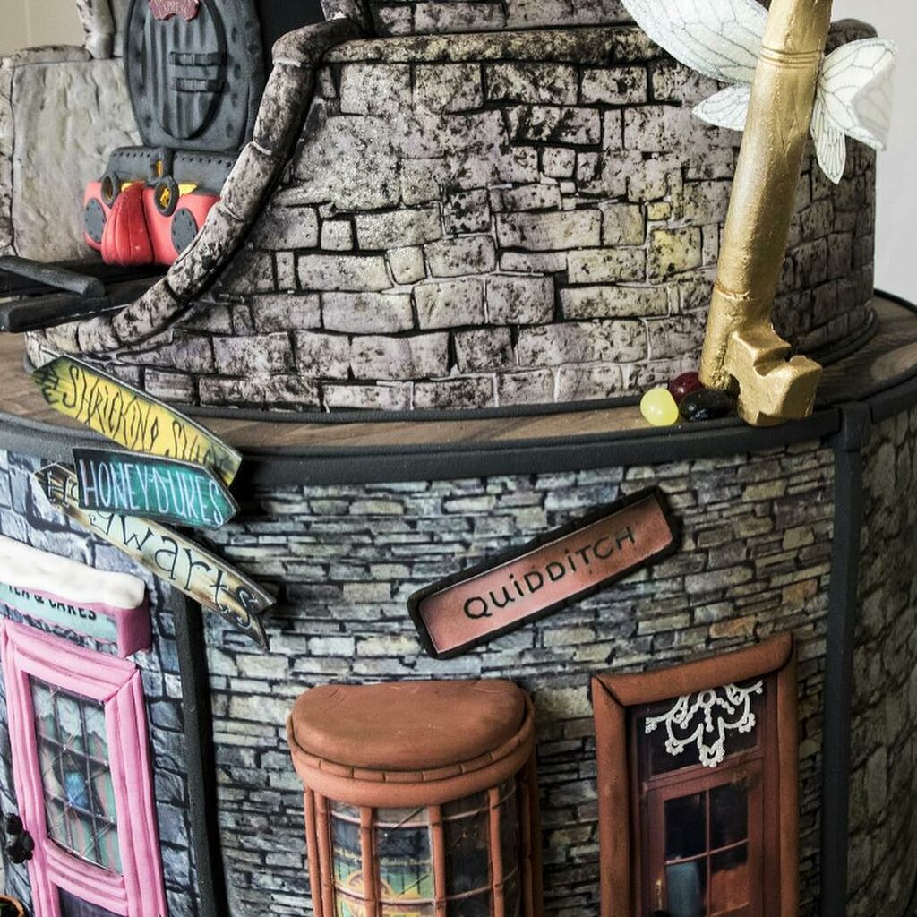 Έχουμε δει πολλές τούρτες Harry Potter όμως αυτή μας έκανε να γουρλώσουμε τα μάτια μας (pics&vid)