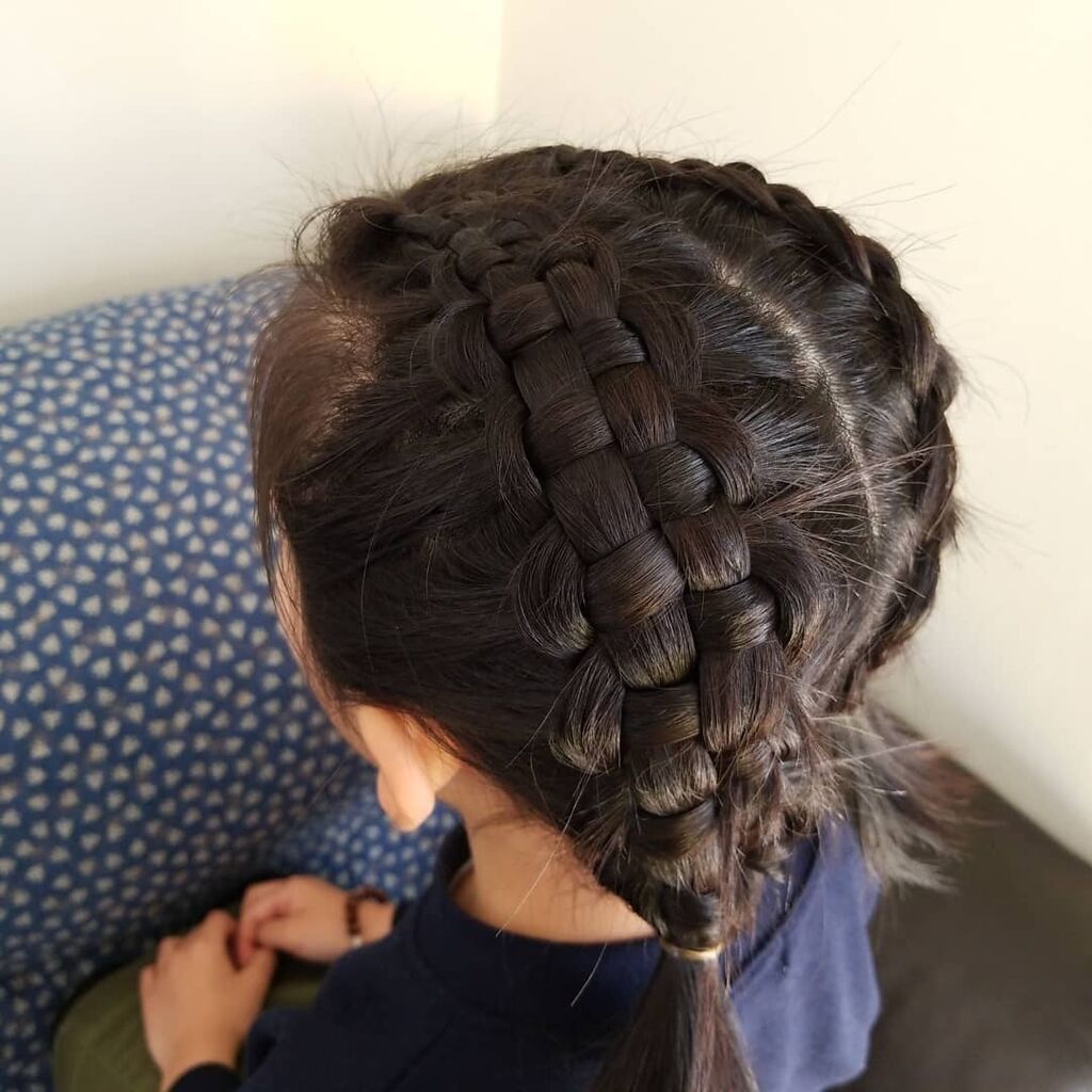 Δείτε πώς θα φτιάξετε κι εσείς τη zipper braid στις κόρες σας (vid+pics)