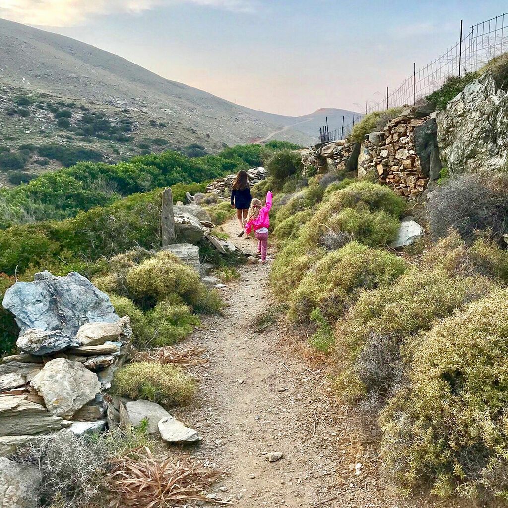 Ελένη Μενεγάκη: Οι τιμωρίες που βάζει στα παιδιά της και πώς ζει την εφηβεία των μεγαλύτερων (vid)