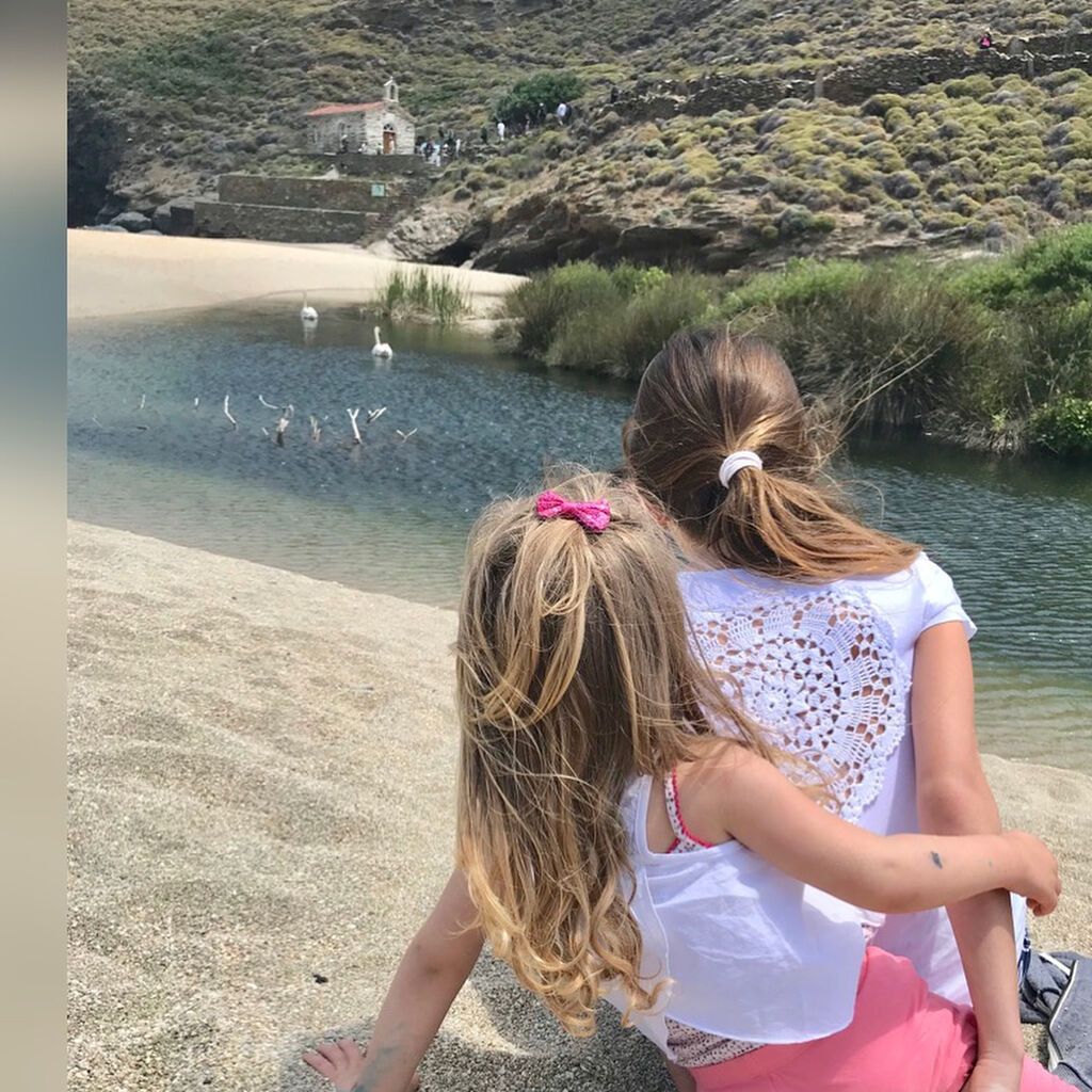 Ελένη Μενεγάκη: 4 φορές που τα παιδιά της την ενόχλησαν κατά τη διάρκεια της εκπομπής (vid+pics)
