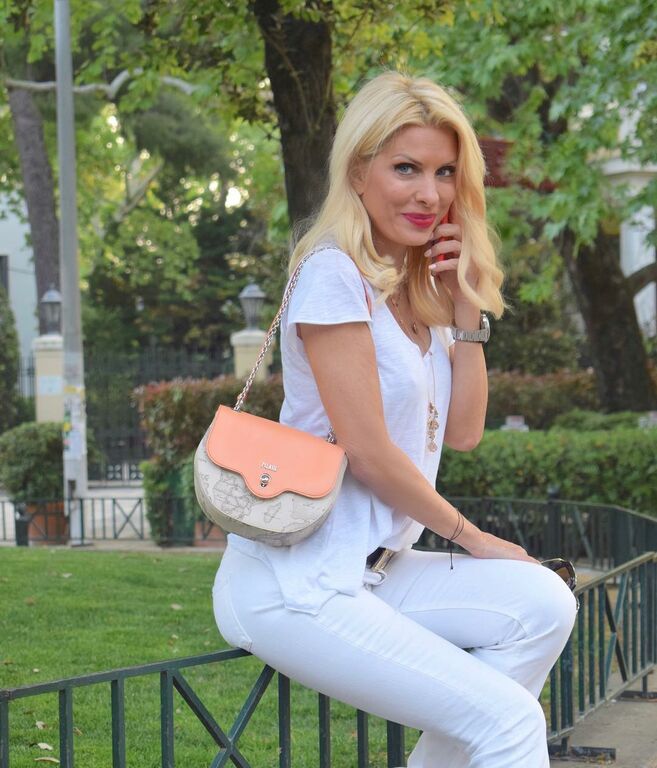 Ελένη Μενεγάκη: 4 φορές που τα παιδιά της την ενόχλησαν κατά τη διάρκεια της εκπομπής (vid+pics)