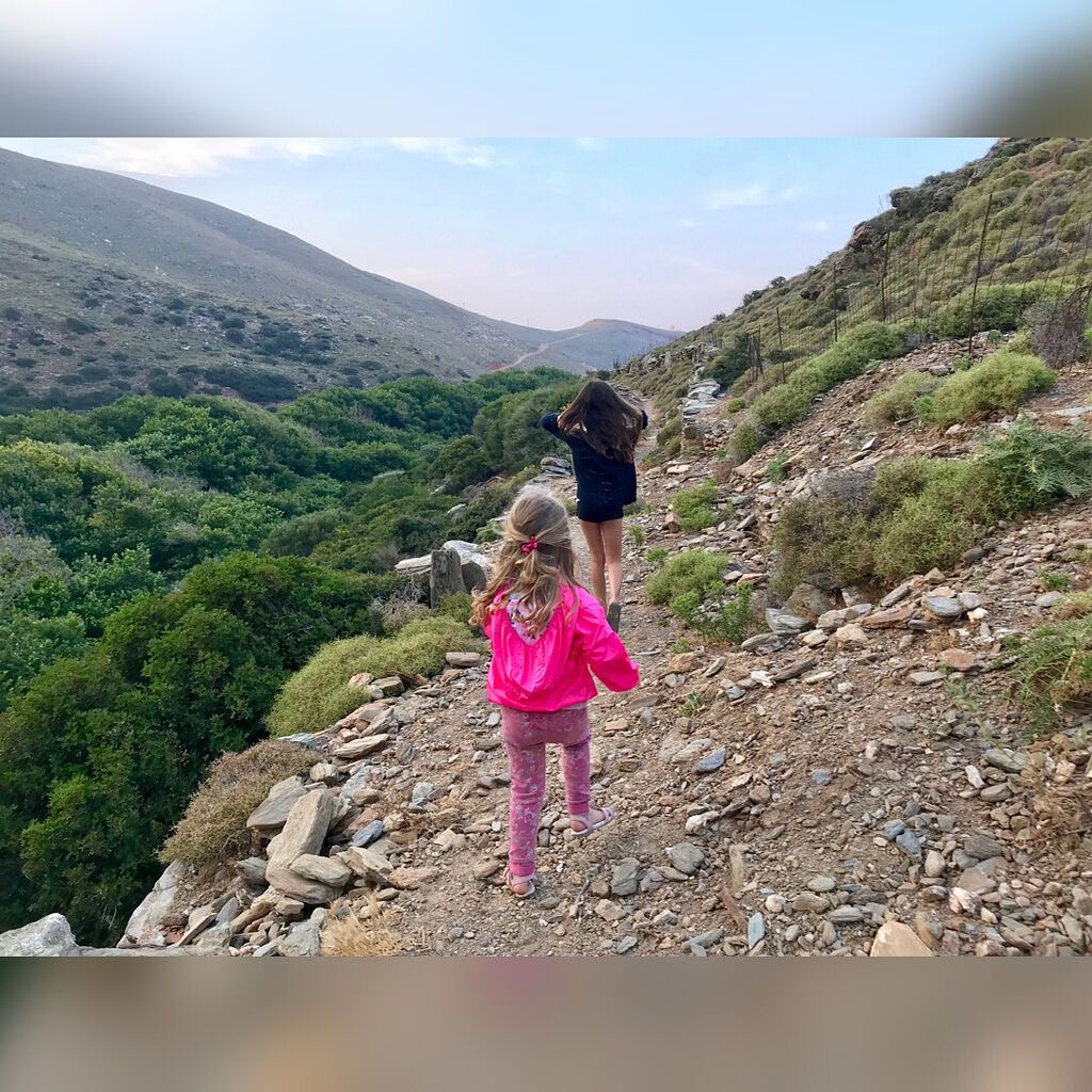 Ελένη Μενεγάκη: 4 φορές που τα παιδιά της την ενόχλησαν κατά τη διάρκεια της εκπομπής (vid+pics)