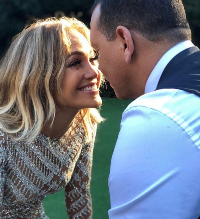 H Jennifer Lopez αρραβωνιάστηκε! Δες το εντυπωσιακό μονόπετρό της (pics)
