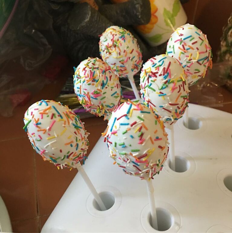 Πασχαλινά cake pops: Τα παιδιά θα λατρέψουν αυτά πολύχρωμα, γλυκά αυγά! (pics & vid)