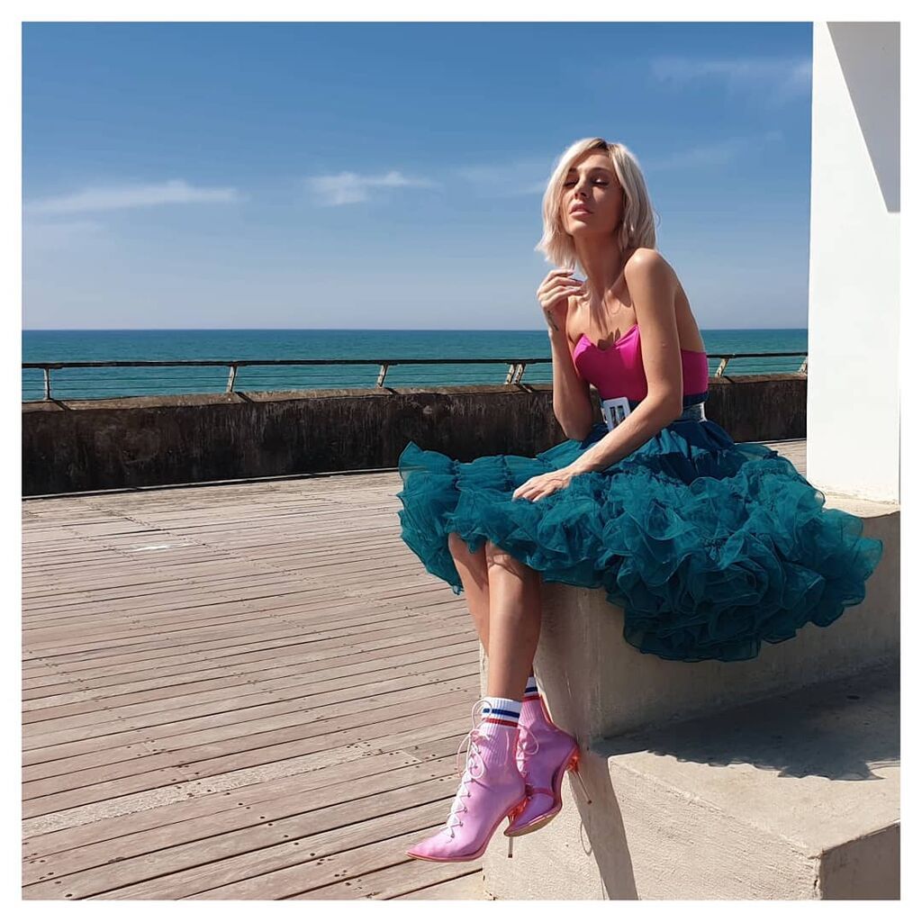 Έλαβε μέρος στο «Super Idol» και η δεύτερη θέση ήταν η αρχή της καριέρας της. Έχει συνεργαστεί με διάφορους Έλληνες καλλιτέχνες όπως οι Σάκης Ρουβάς, Γιώργος Νταλάρας, Αντώνης Ρέμος, Νατάσα Θεοδωρίδου, έχει λάβει πολλά βραβεία, συμμετείχε σε θεατρικά μιού