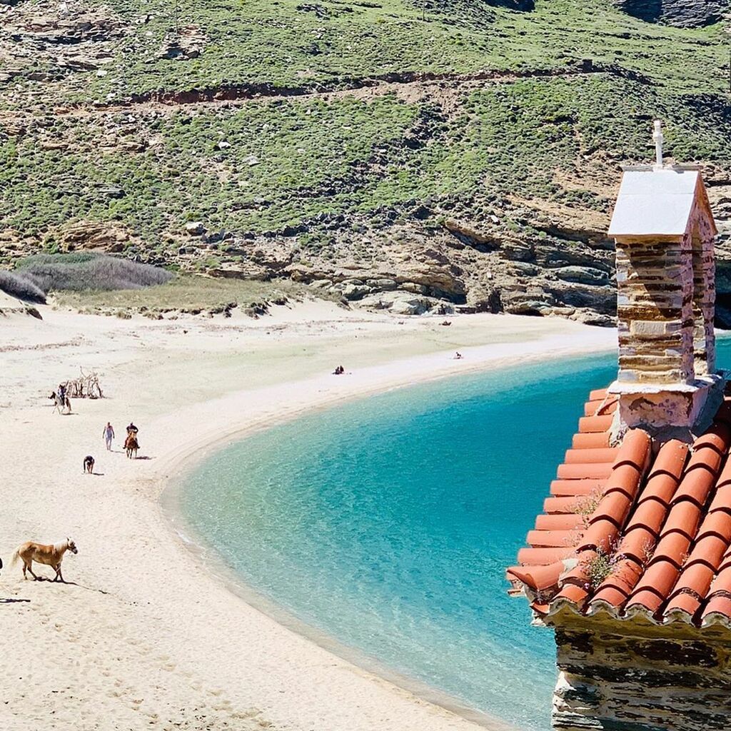 Ελένη Μενεγάκη: Αυτές είναι οι πρώτες καλοκαιρινές φωτογραφίες από την Άνδρο (pics)