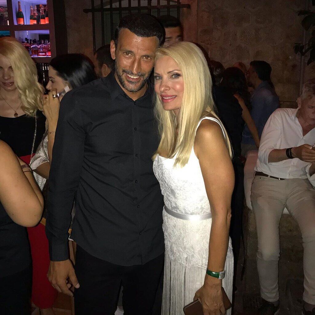 Ενώ ο Μάνος Πανταζής στον δικό του προσωπικό λογαριασμό στο Facebook δημοσίευσε μία φωτογραφία έχοντας δίπλα του, μόνο την Ελένη Μενεγάκη!