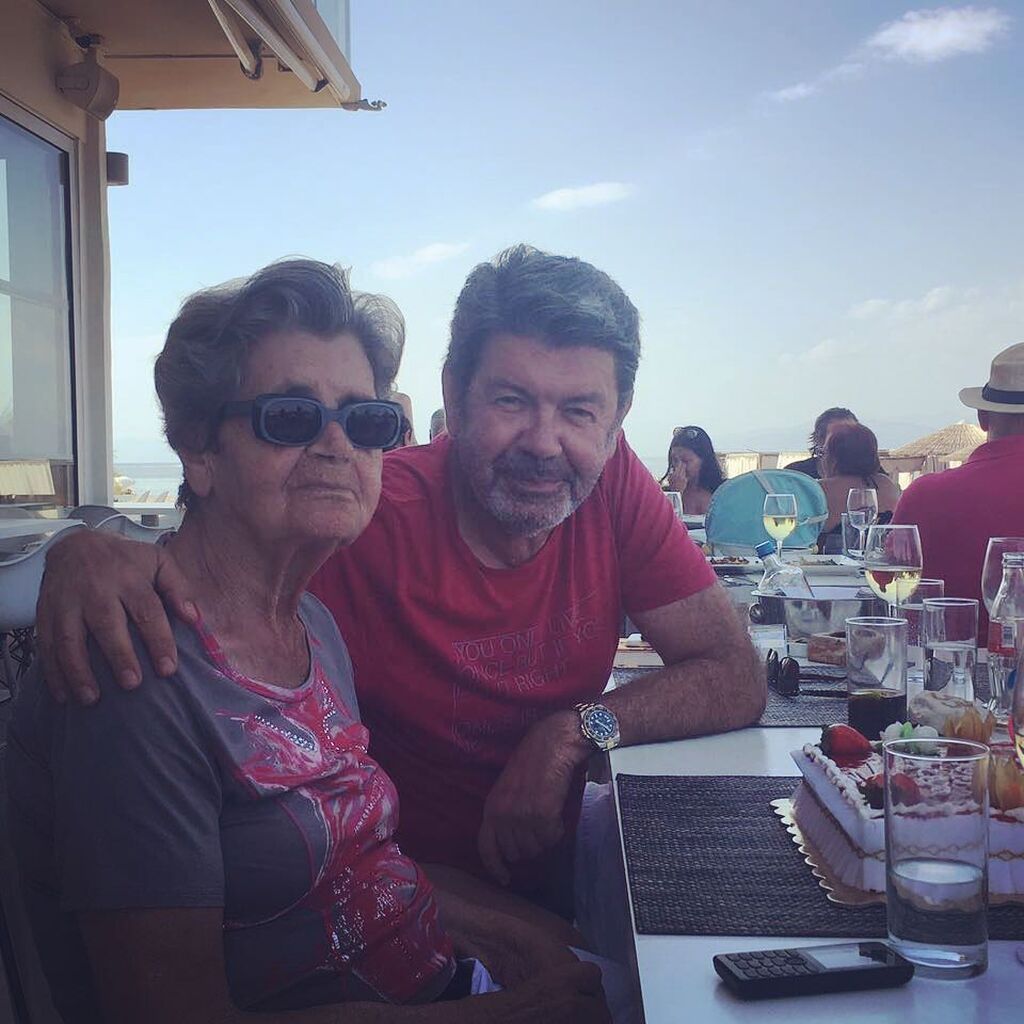 Η μητέρα του Γιάννη Λάτσιου έχει γενέθλια ανήμερα της Παναγίας. Και ο γιος της κάθε χρόνο τέτοια εποχή δημοσιεύει μια φωτογραφίες της. Εδώ στις 15 Αυγούστου του 2017