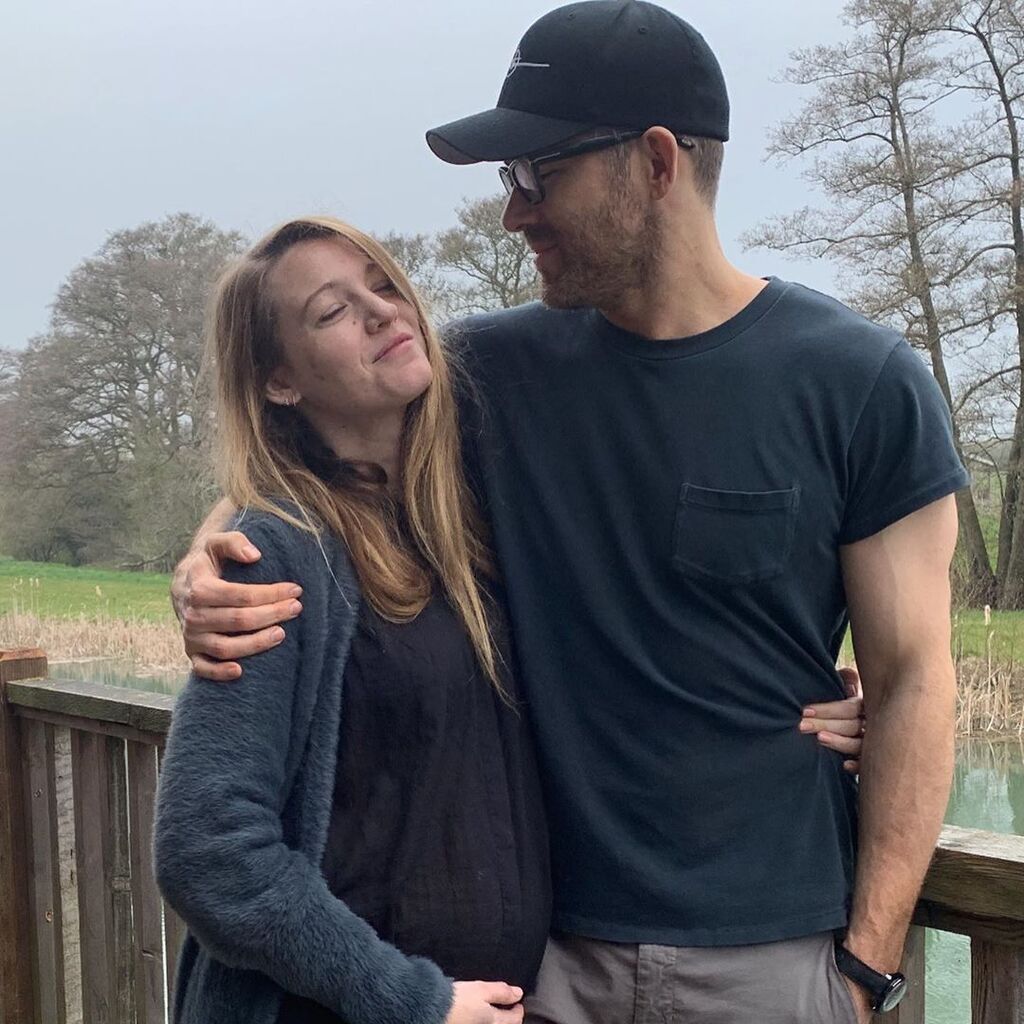 Ryan Reynolds: Ευχήθηκε χρόνια πολλά στην Blake Lively με τις χειρότερες φωτογραφίες της (pics)