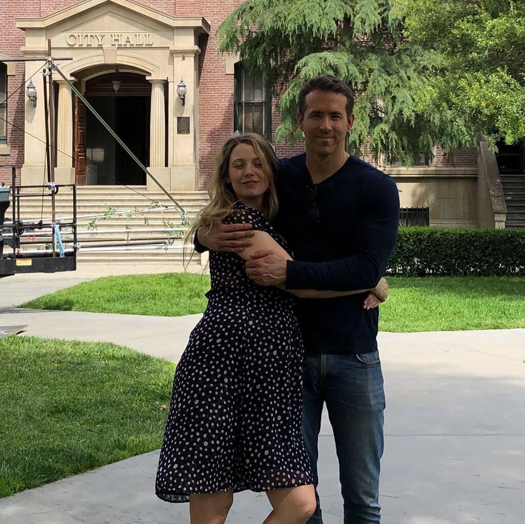 Ryan Reynolds: Ευχήθηκε χρόνια πολλά στην Blake Lively με τις χειρότερες φωτογραφίες της (pics)