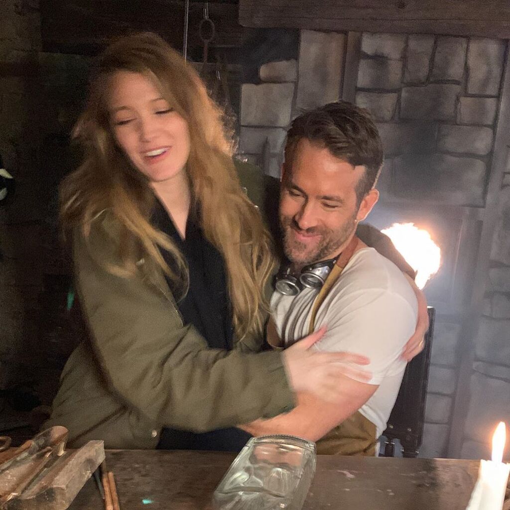 Ryan Reynolds: Ευχήθηκε χρόνια πολλά στην Blake Lively με τις χειρότερες φωτογραφίες της (pics)