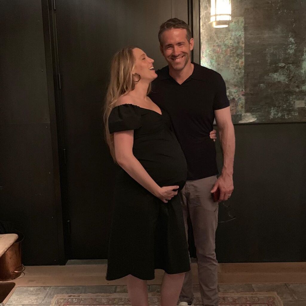 Ryan Reynolds: Ευχήθηκε χρόνια πολλά στην Blake Lively με τις χειρότερες φωτογραφίες της (pics)