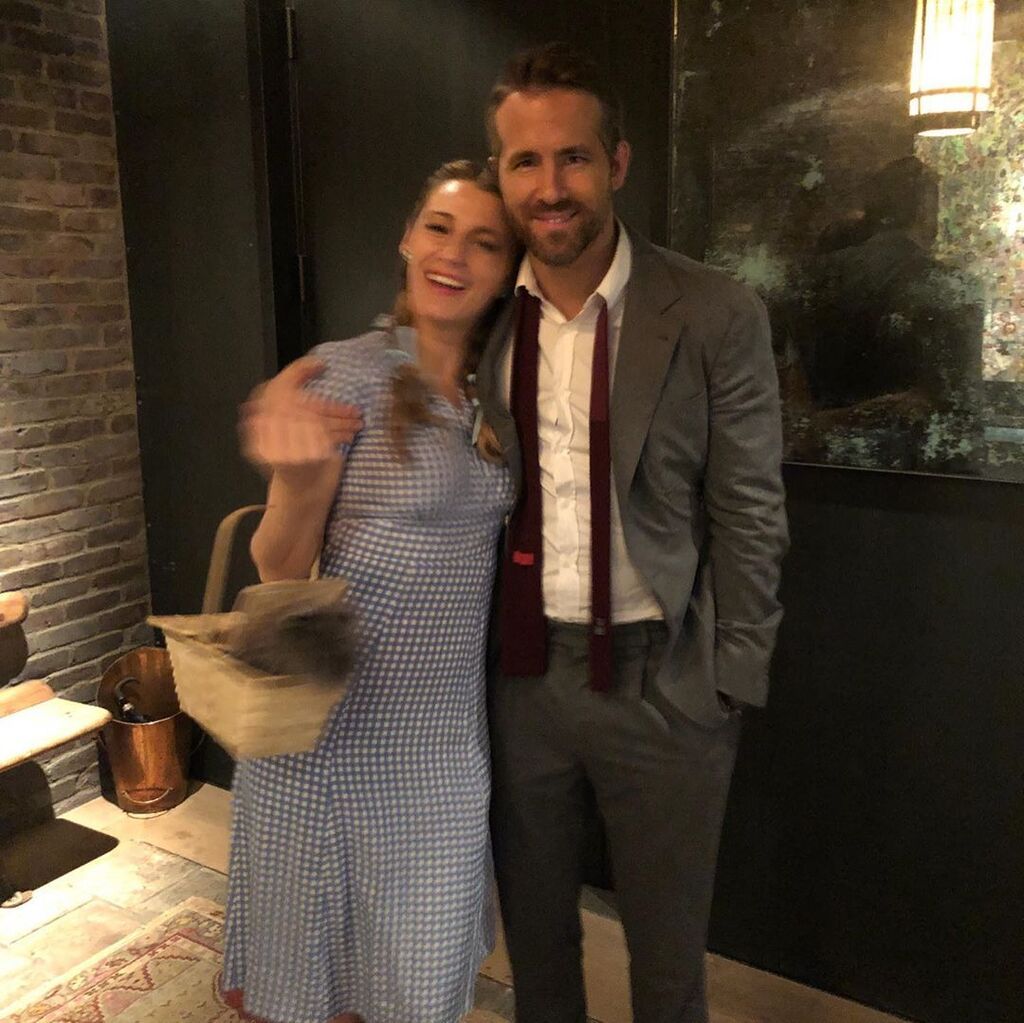 Ryan Reynolds: Ευχήθηκε χρόνια πολλά στην Blake Lively με τις χειρότερες φωτογραφίες της (pics)