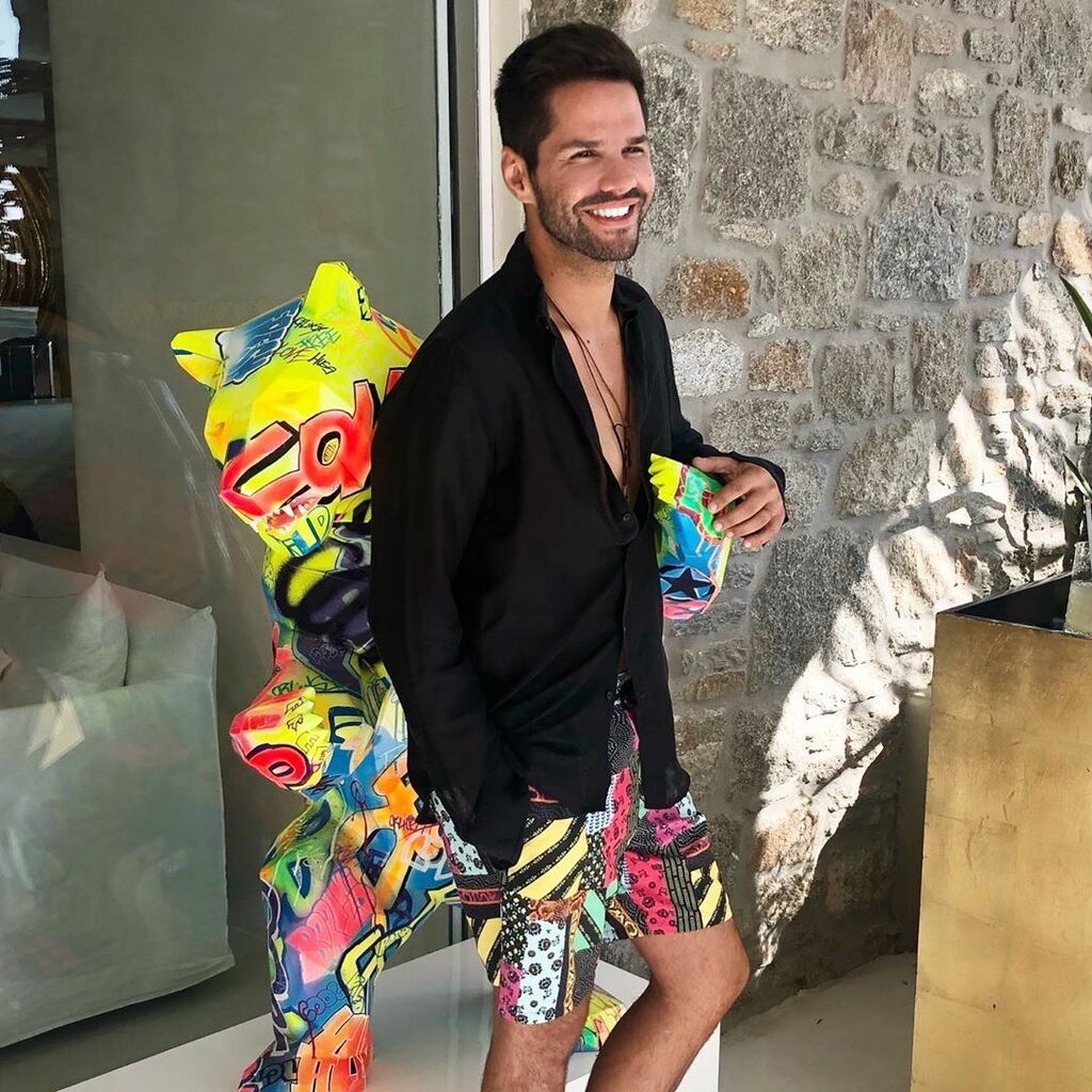 Με αφορμή όμως τα γενέθλια του μεγαλύτερου γιου τους, Βασίλη, μαμά και μπαμπάς δημοσίευσαν για πρώτη φορά φωτογραφία του.
