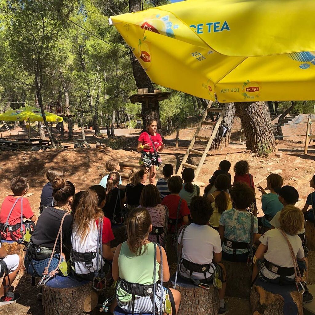 Πολλοί ήταν οι φίλοι της που έσπευσαν να της ευχηθούν