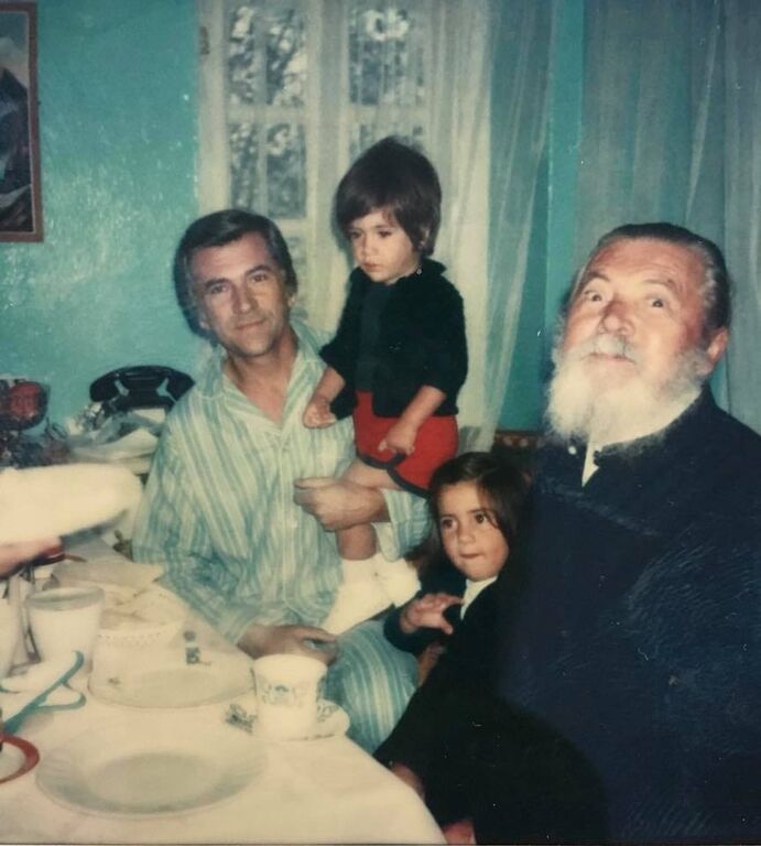 Ο Κώστας Μπακογιάννης καθημερινά σκέφτεται τον πατέρα του και με κάθε αφορμή τον αναφέρει.