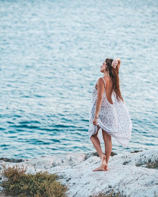 Εκτός από μοντέλο, είναι αθλήτρια του surf και σχεδιάστρια στολών του surf. Το πάθος της και τη μόδα και την αγάπη της για το sufr την έκαναν να θέλει να δημιουργήσει στολές που απευθύνονται στην γυναίκα που αγαπά την κίνηση και το νερό.